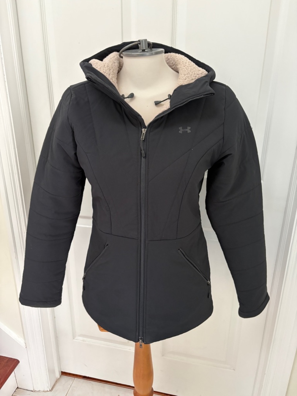 Under Armour Women's Black Hooded Jacket with Cream Sherpa Lining ladies small